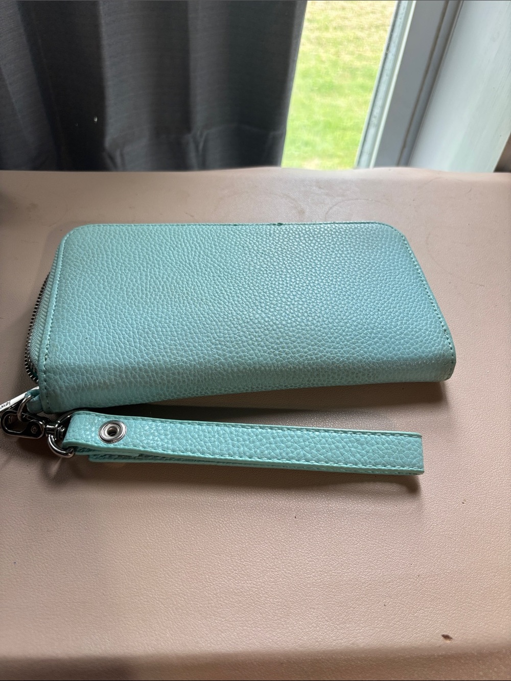 thirty-one Pebbled Zip Wristlet in Mint